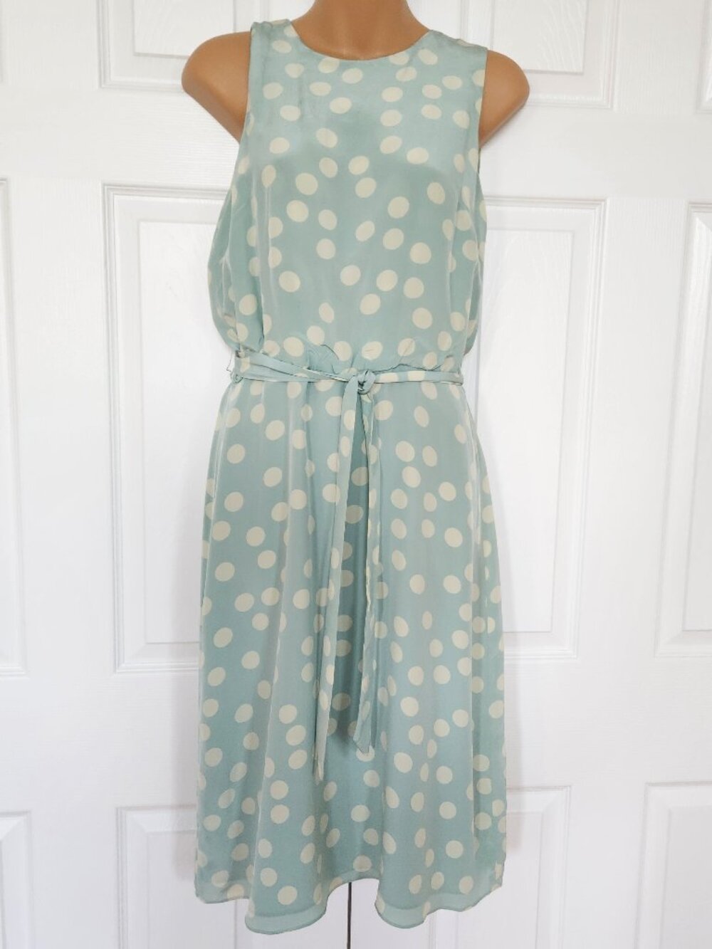 LIZ CLAIBORNE SLEEVELESS SILK A-LINE DRESS IN A PASTEL MINT GREEN WITH CREAM POL